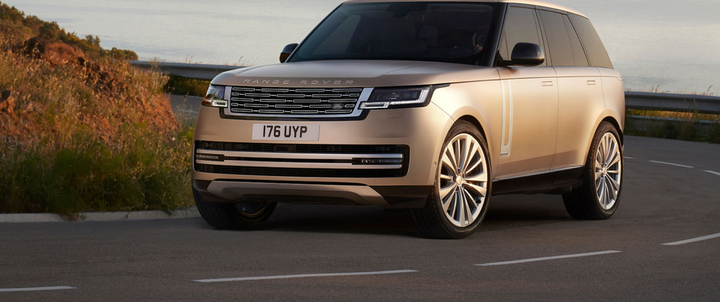 The first glance at the new Range Rover