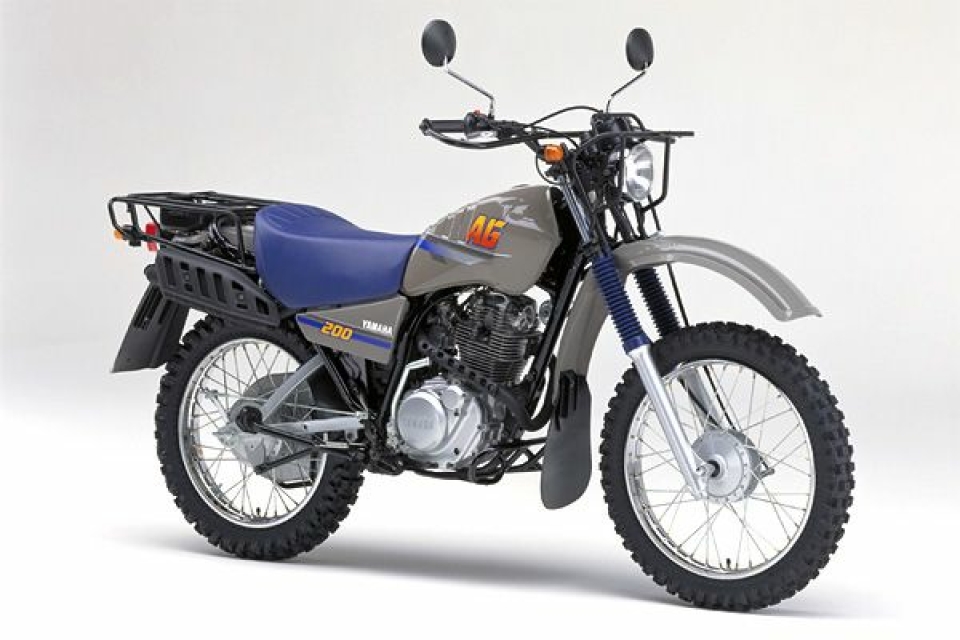 Yamaha AG 200