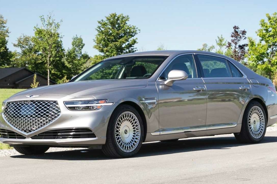 Genesis G90