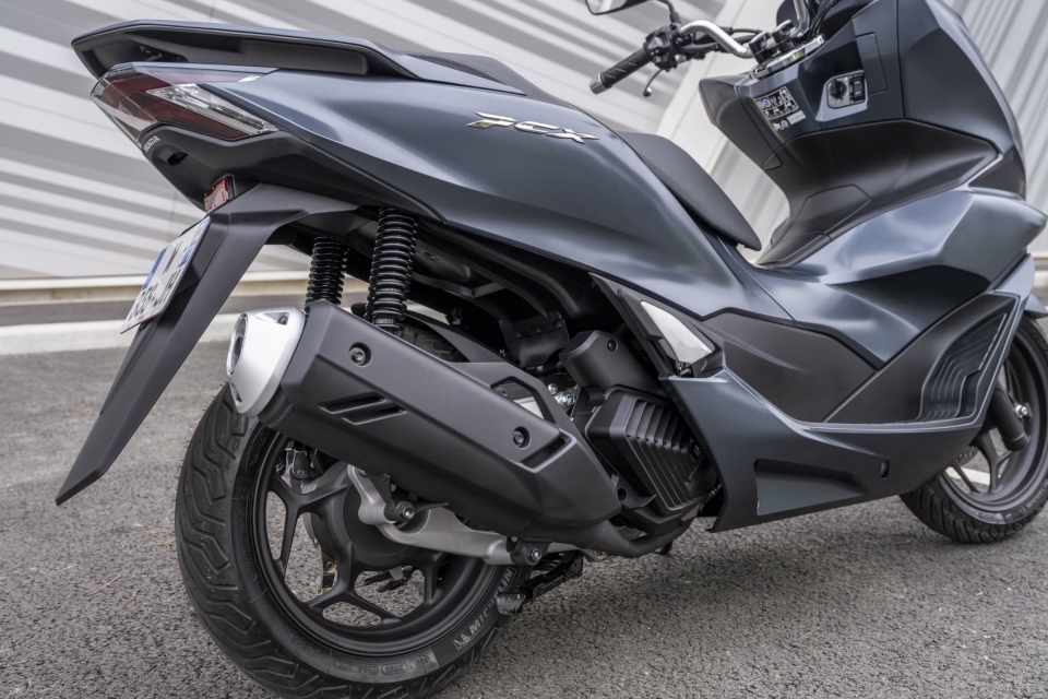 Rent Honda PCX 125 2021 from US$ 142/day in Payerne Switzerland 