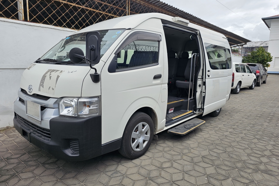 Toyota HiAce Commuter